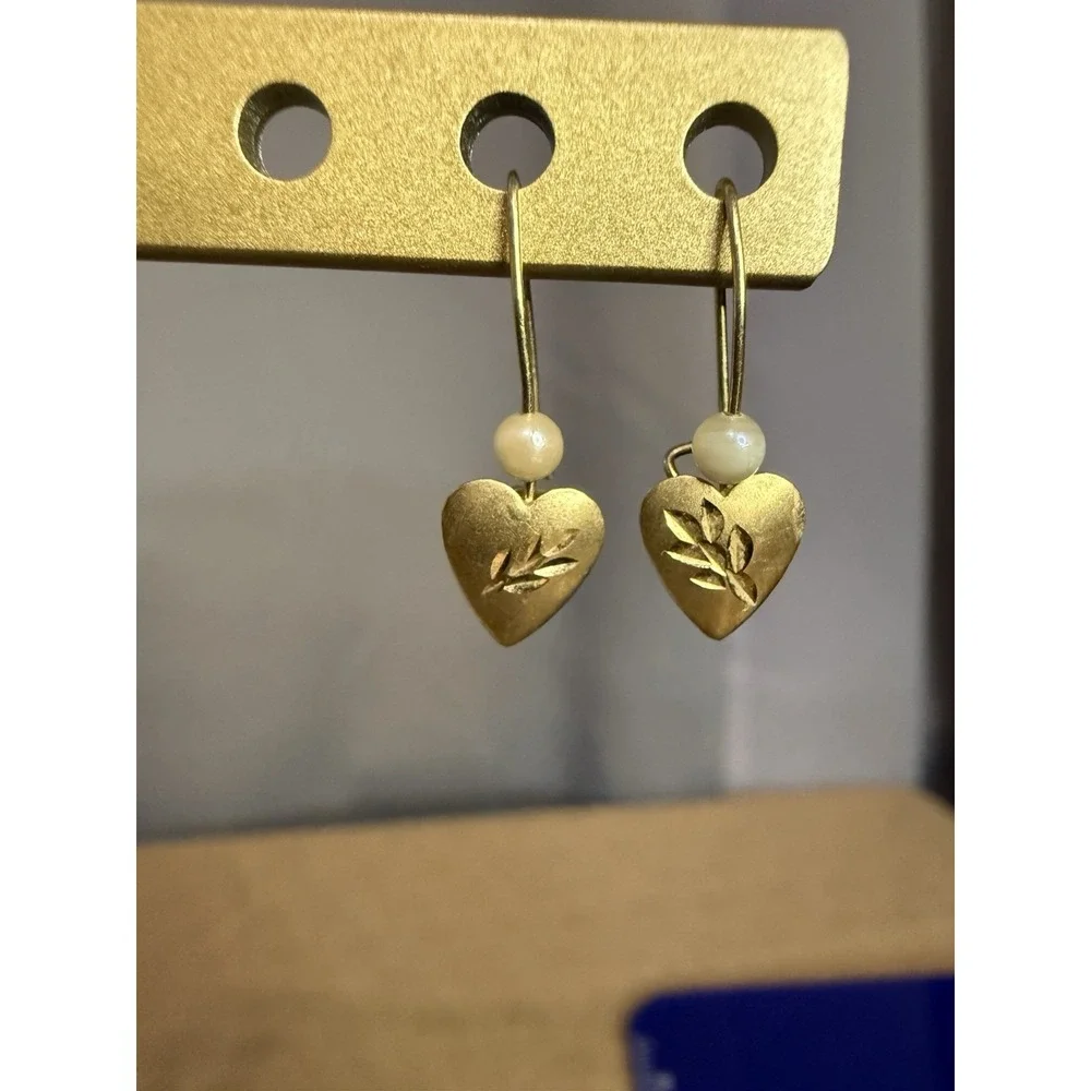 14K Yellow Gold Pearl Heart Satin Finish Etched Drop Dangle Earrings Vintage